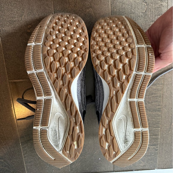 Gray Nike Pegasus 36 Running Shoes Size 7 - Picture 4 of 7